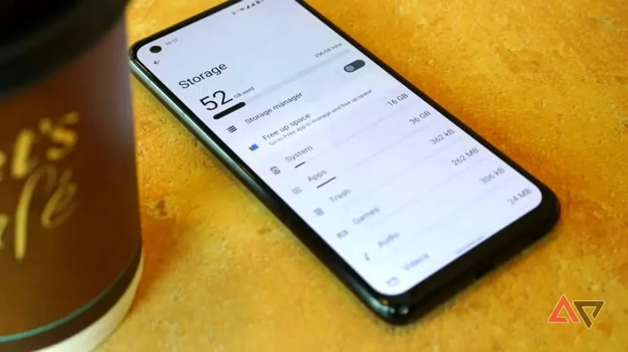 چرا AICore نیمی از حافظه گوشی شما را می‌بلعد؟