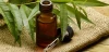 آیا روغن درخت چای برای درمان موثر آکنه و قارچ پا کمک می‌کند؟